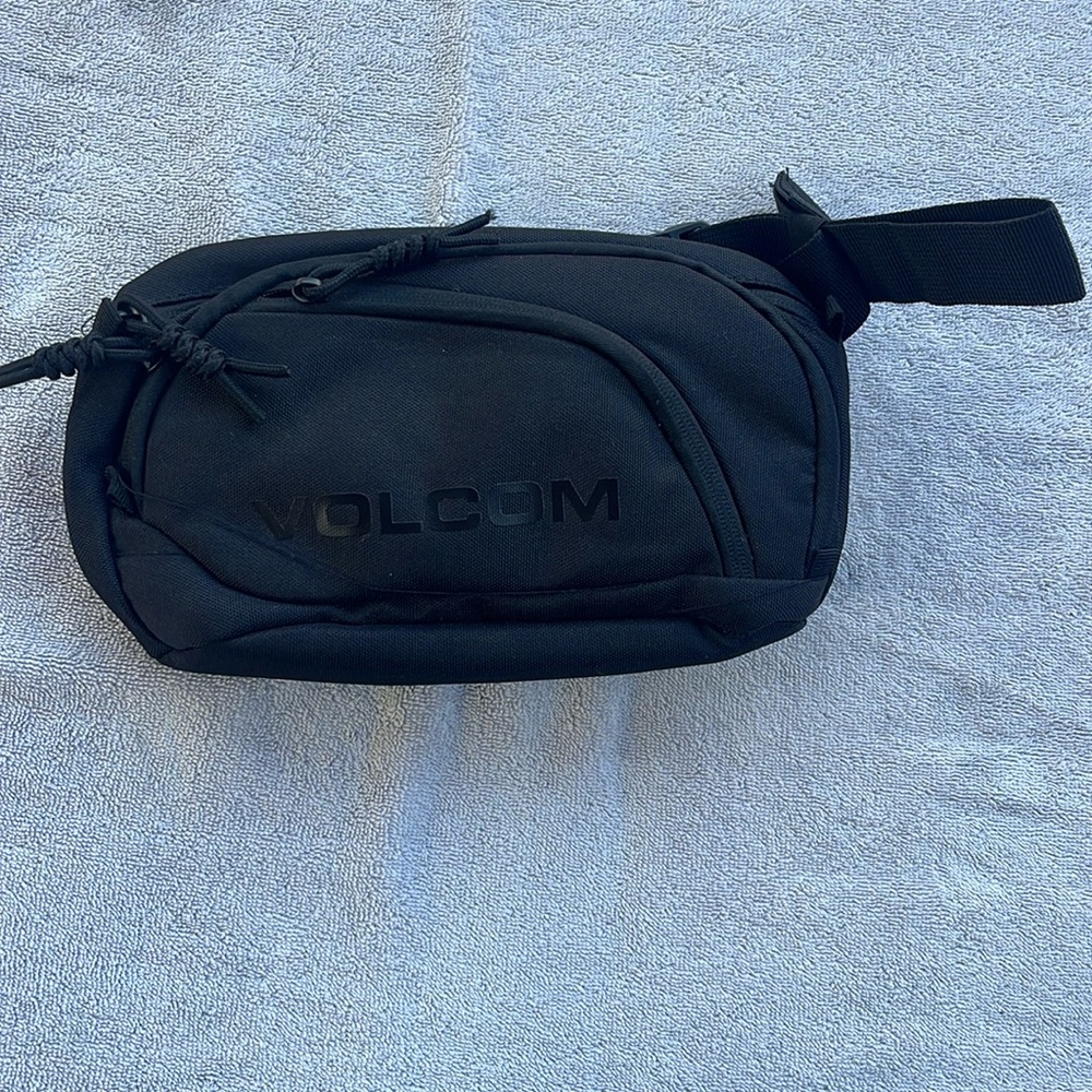 Volcom Men’s Poly Waist Bag Waisted Pack, New with Tag!